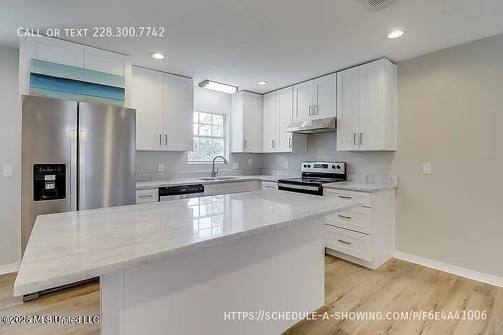 912 Maple St — Photo 4