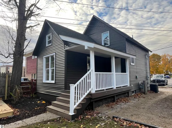 203.5 E Chapin St, Cadillac, MI 49601