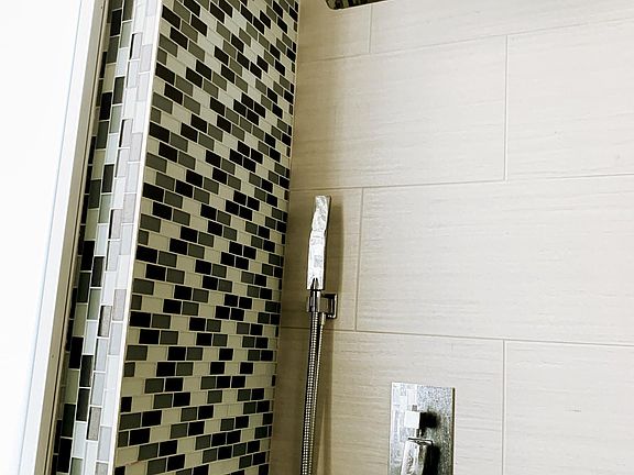 4th image of 645 Lenox Ave APT 1