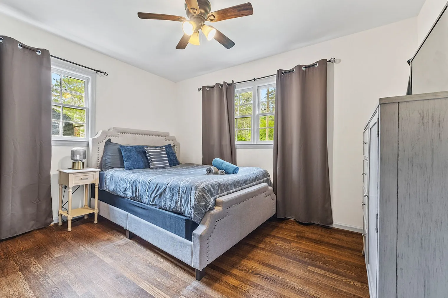3 bed, 1.5 bath, $4,384 — Photo 3