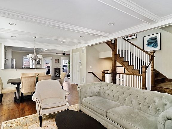 3rd image of 937 N Lombard Ave