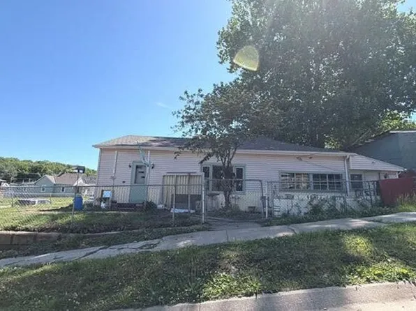 302 E Colorado Ave, Saint Joseph, MO 64504