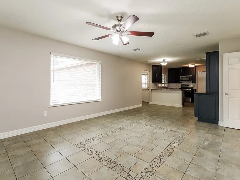 4002 Ashwood Dr — Photo 6