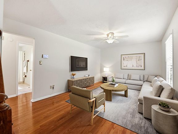 3rd image of 932 Darda Ct