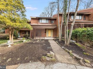 1667 Bachan Ct, Reston, VA 20190