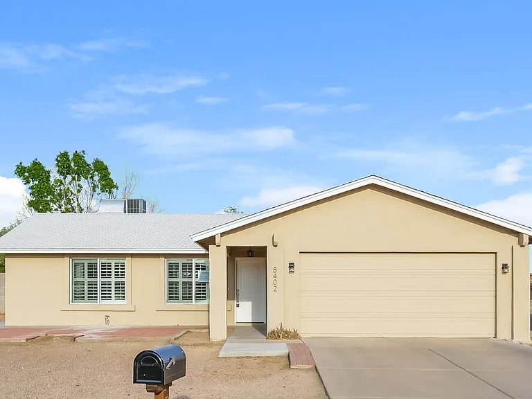 8402 S 15th Way — Photo 1
