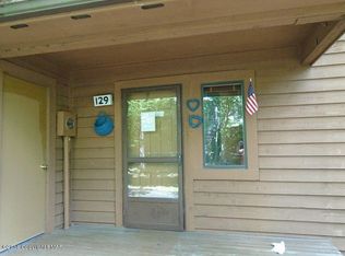 129 Meadow View Ct, Bushkill, PA 18324