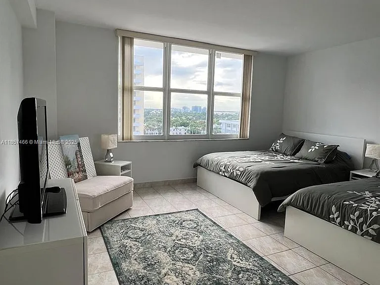 5601 Collins Ave #1115 — Photo 7