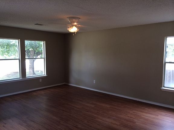 3rd image of 3105 Settlement Dr
