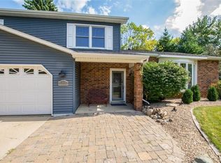 6904 Chelsea Dr NE, CEDAR RAPIDS, IA 52402
