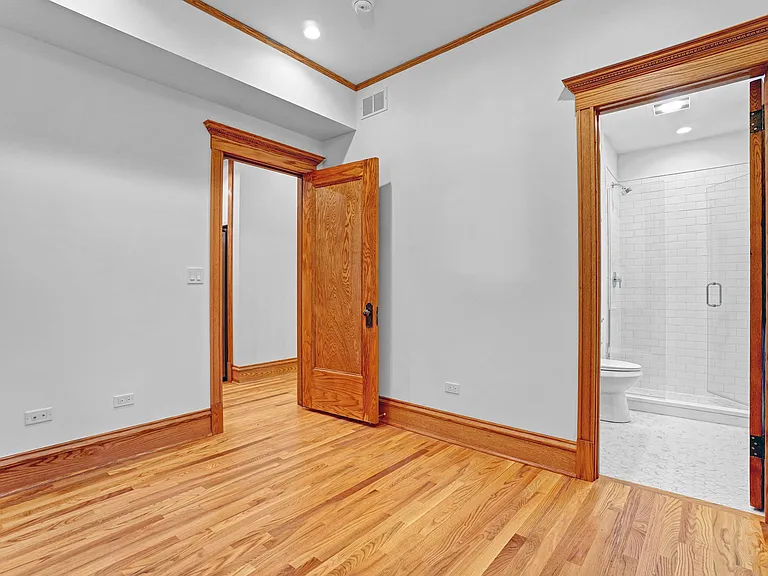 1233 N Hoyne Ave #1 — Photo 14