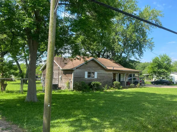 1211 Jones Rd, Highlands, TX 77562