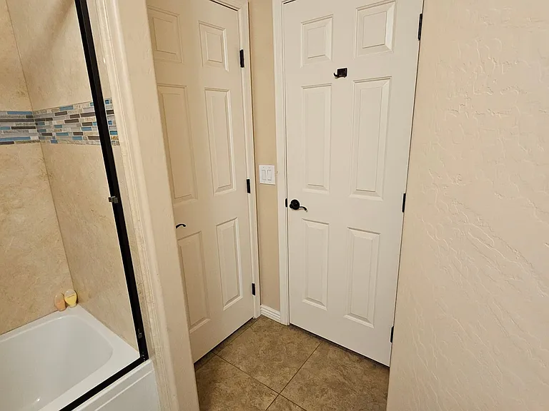 6748 W Northview Ave — Photo 2