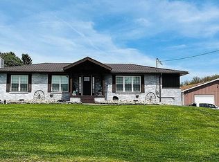 181 Meadowood Dr, New Cumberland, WV 26047