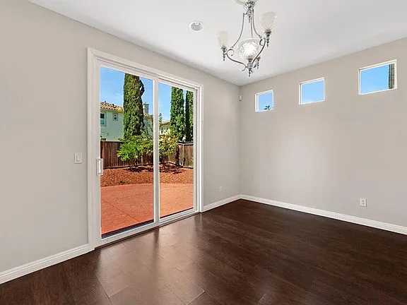 727 Talbot Ct — Photo 5