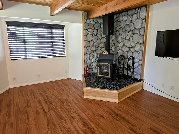 2 bed, 1.0 bath, 976 sqft, $1,575 — Photo 2