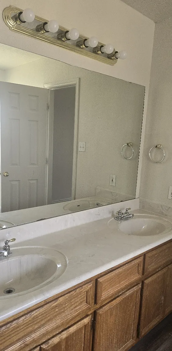 2811 Maria - 1 — Photo 2