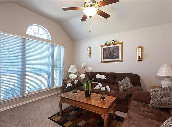 4th image of 206 Creekwood Dr