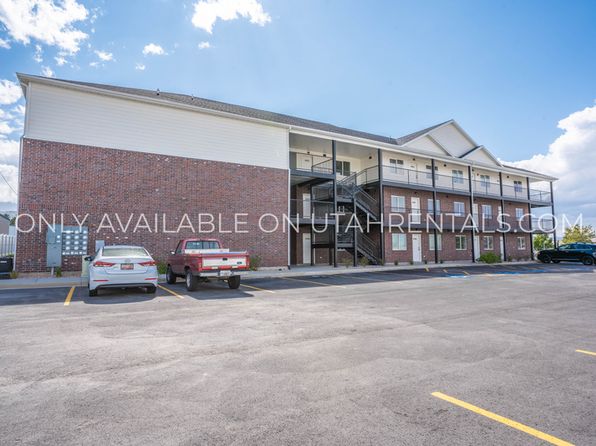 450 W Main St