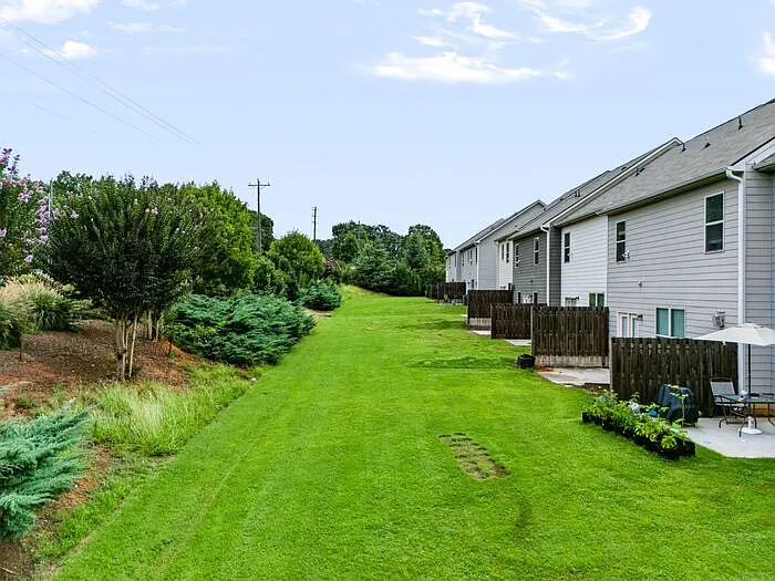 4 bed, 2.5 bath, 1700 sqft, $2,045 — Photo 3