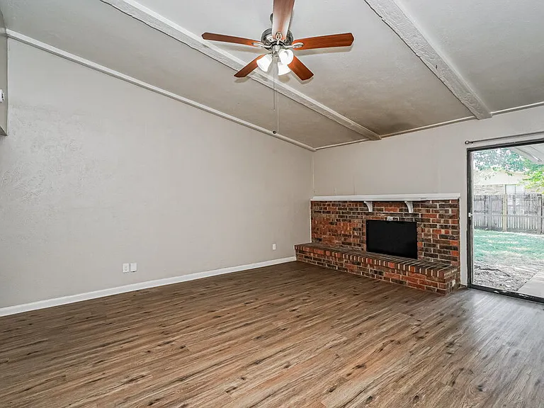 4141 Yellowleaf Dr — Photo 5