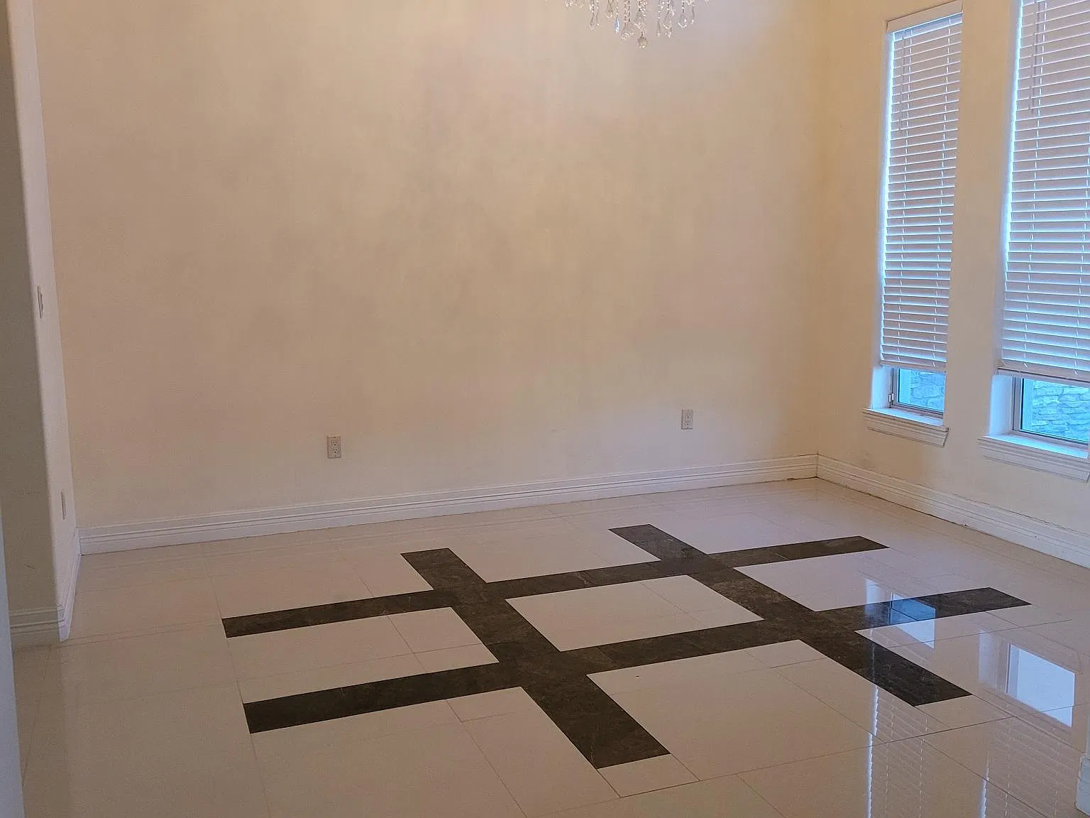 4 bed, 2790 sqft, $2,700 — Photo 3