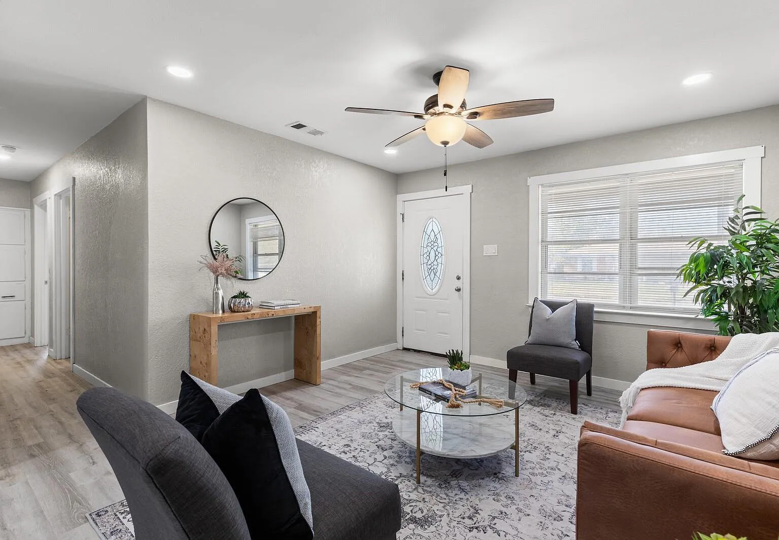 3 bed, 1.5 bath, 1048 sqft, $1,700 — Photo 4
