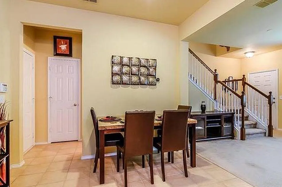3 bed, 2.5 bath, 1537 sqft, $1,995 — Photo 2