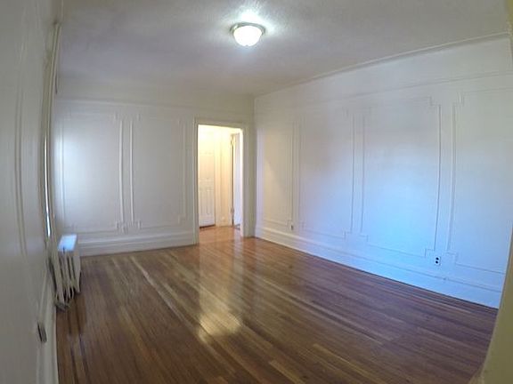 3rd image of 3033 32nd St APT 3D