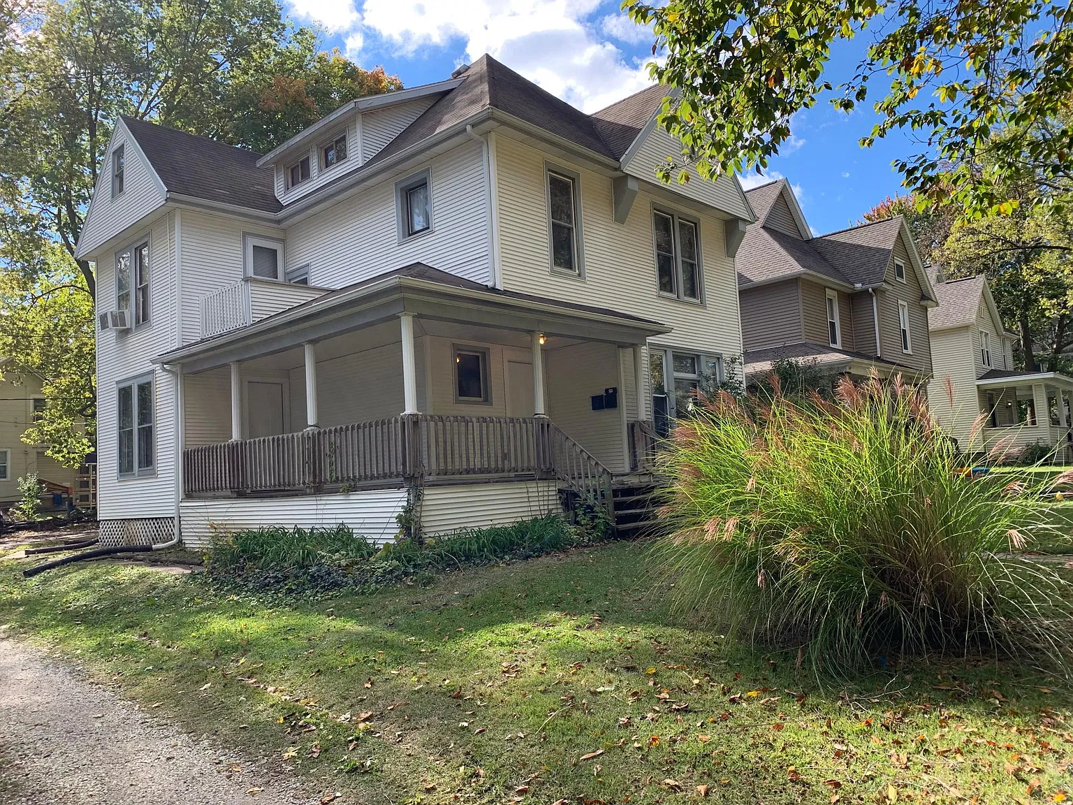 709 W Illinois St — Photo 2