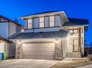 215 Panamount Pl NW, Calgary, AB T3K5Y4
