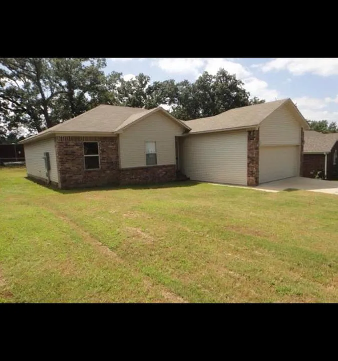 3 Shamsie Dr