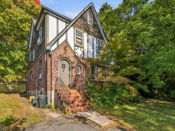 19 W Bayview Ave, Englewood Cliffs Boro, NJ 07632
