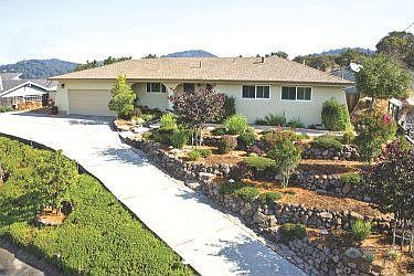 1st image of 390 Eleana Dr