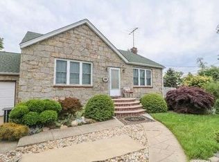 53 Deauville Blvd, Copiague, NY 11726