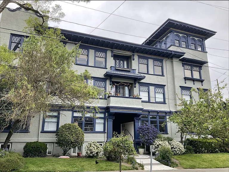302 Malden Ave E — Photo 1