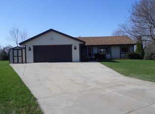 9412 Sagewood Dr, Roscoe, IL 61073