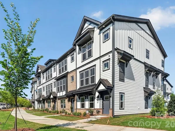 1804 Alexander Village Main Dr, Charlotte, NC 28262