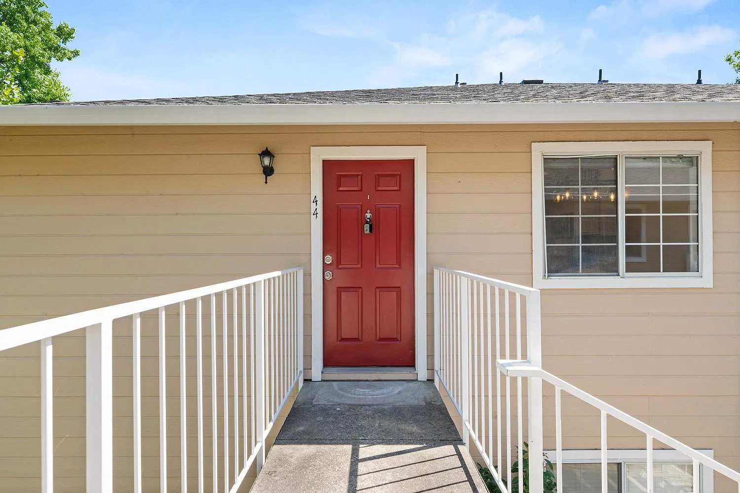 3 bed, 1008 sqft, $1,725 — Photo 1