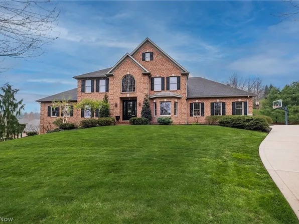 4854 Nobles Pond Dr NW, Canton, OH 44718