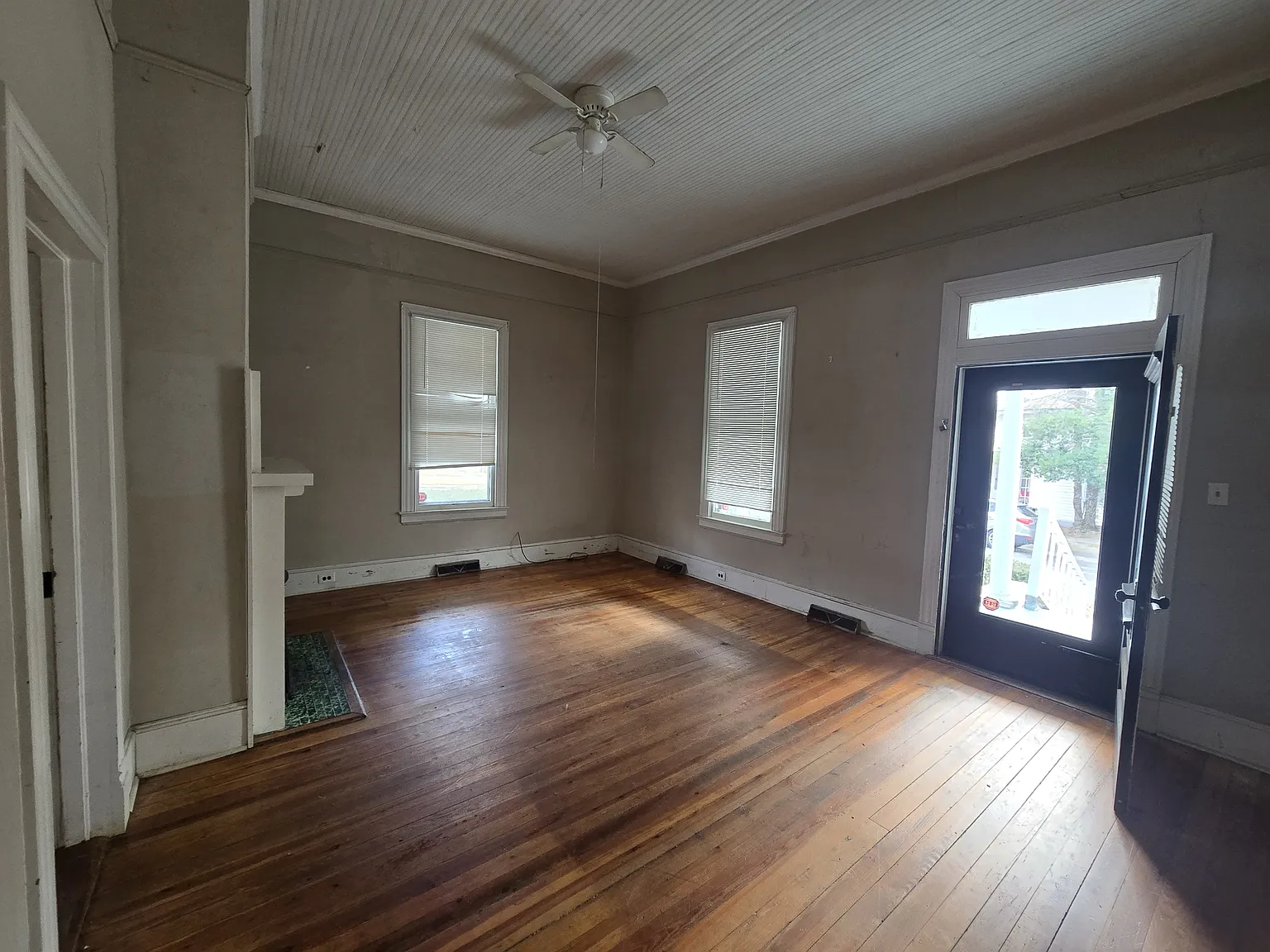 212 East Capitola Avenue - 1 — Photo 2