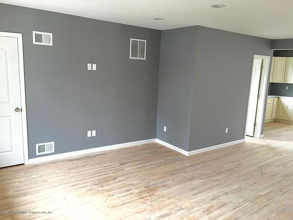 4th image of 122 Osgood Ave