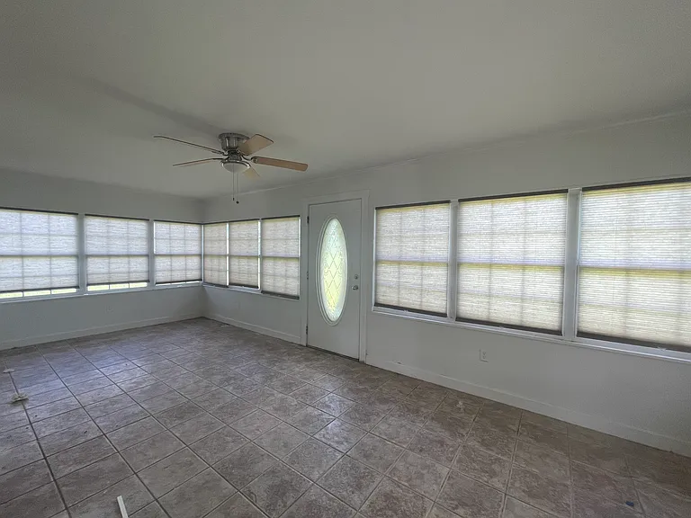 638 W Main St — Photo 10