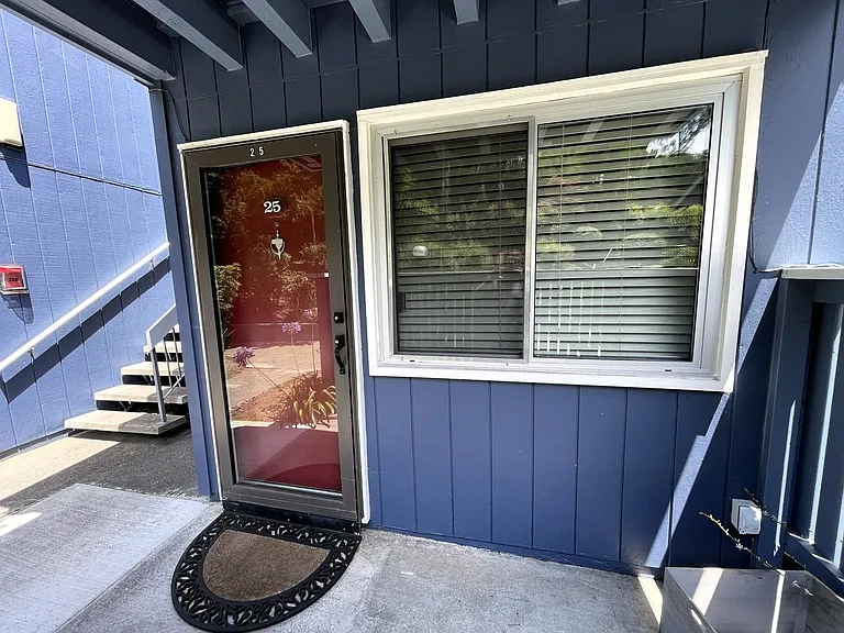 405 Piccadilly Pl #25 — Photo 1