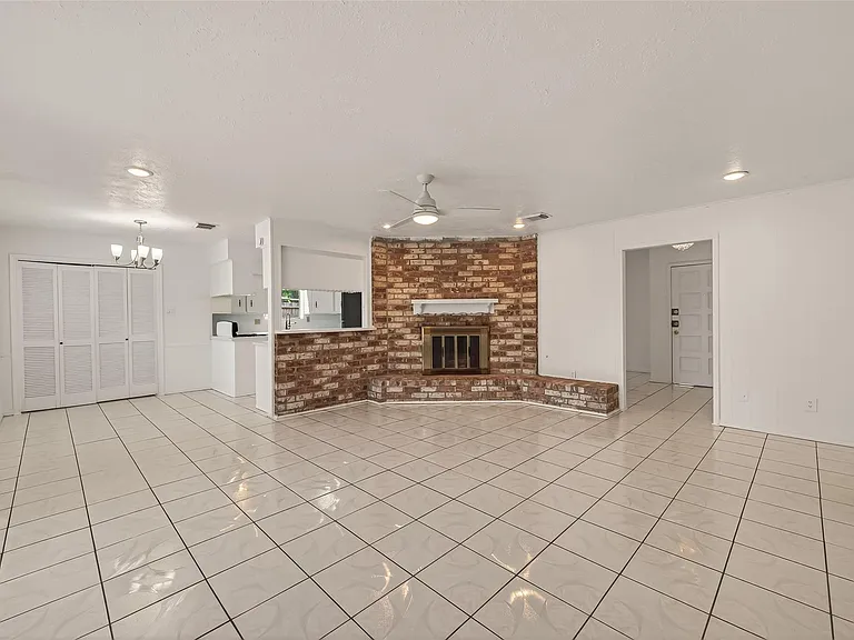 9422 Kristin Dr — Photo 18