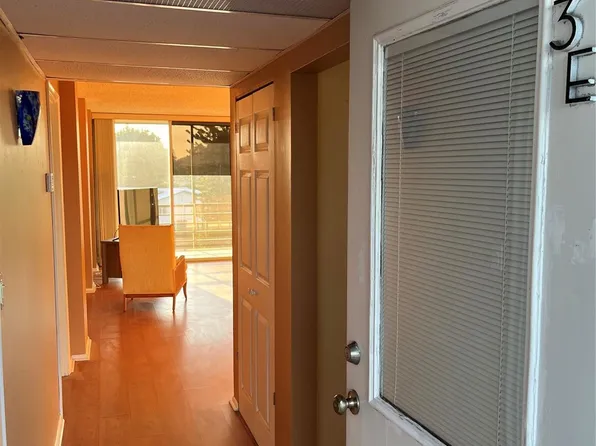 112 Royal Park Drive #3E, Oakland Park, FL 33309