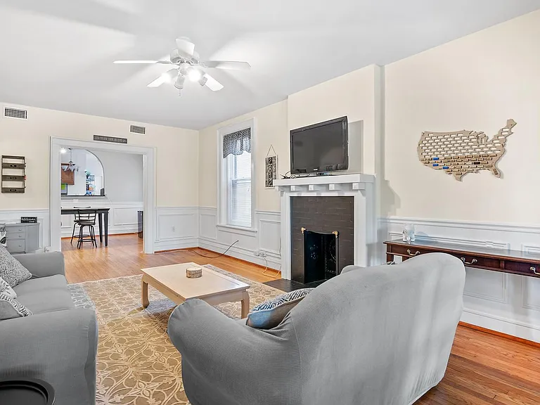 2812 Monument Ave — Photo 4
