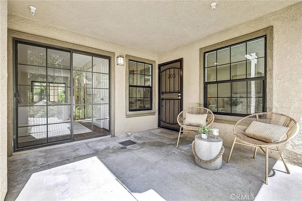 2 bed, 823 sqft, $3,495 — Photo 2