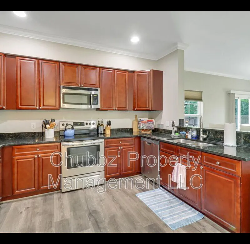 4 bed, 2.5 bath, 2143 sqft, $2,550 — Photo 2