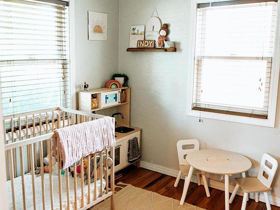 Small front room (no closet)